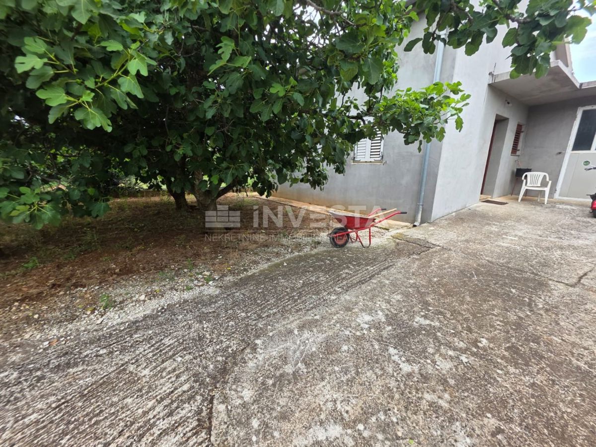 Fažana, Terreno edificabile con casa incompiuta, a 1,5 km dalla spiaggia