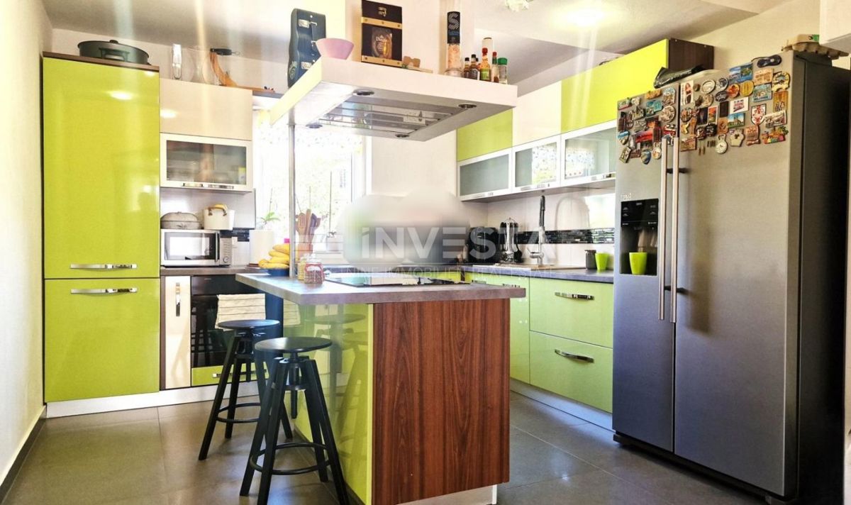 Momjan, Casa con piscina