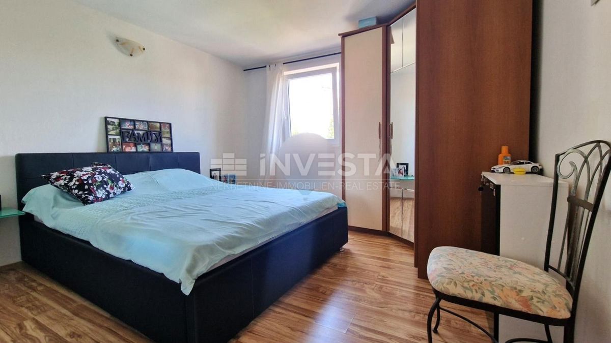 Momjan, Casa con piscina