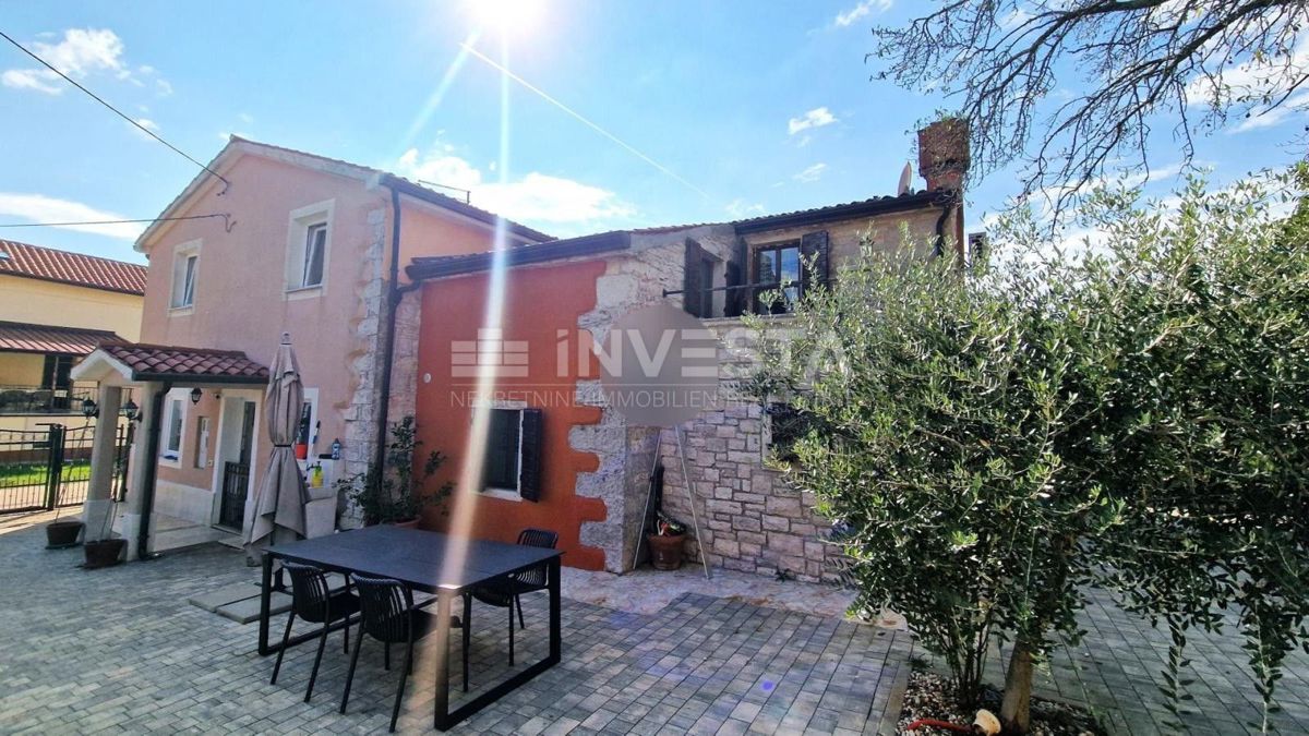 Momjan, Casa con piscina