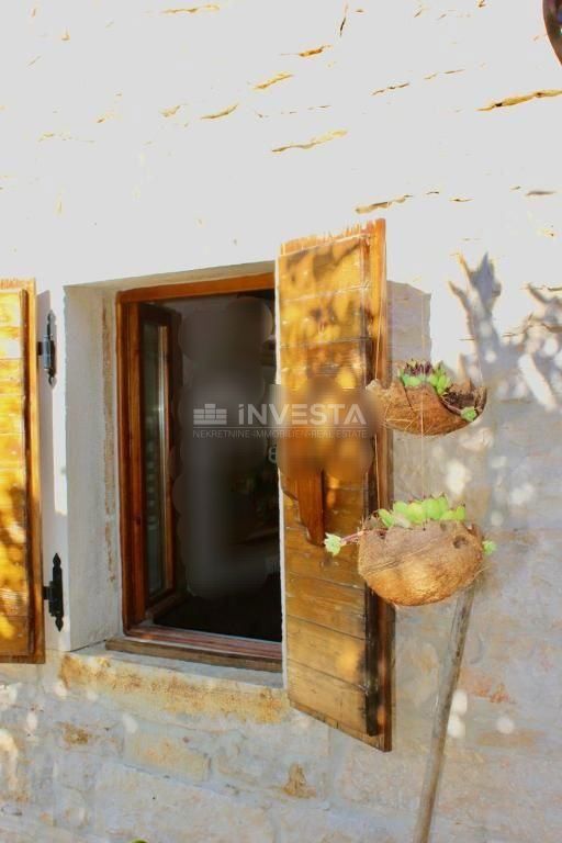 Momjan, Casa con piscina