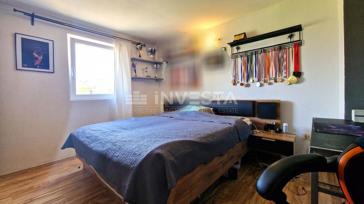 Momjan, Casa con piscina