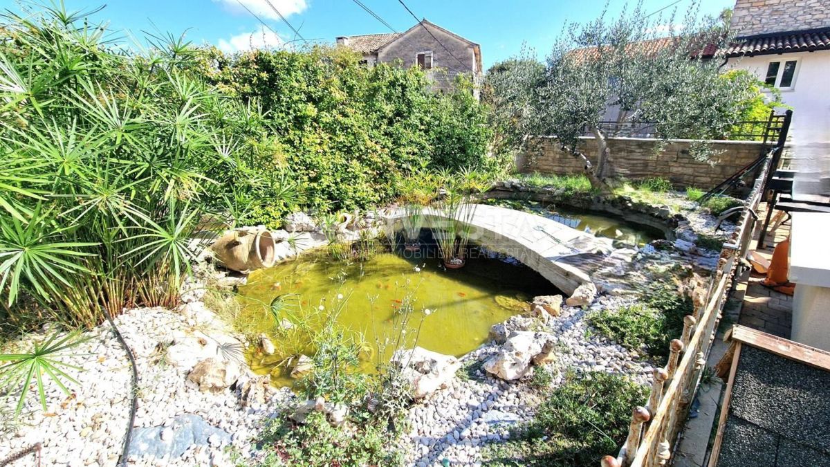 Momjan, Casa con piscina