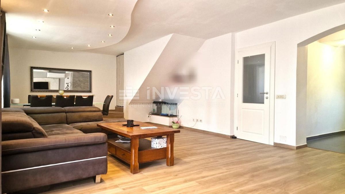 Momjan, Casa con piscina