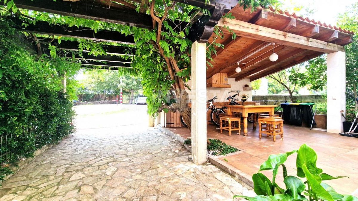 Momjan, Casa con piscina