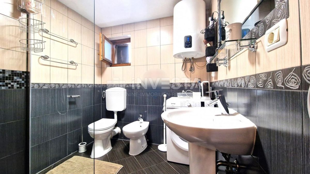 Momjan, Casa con piscina