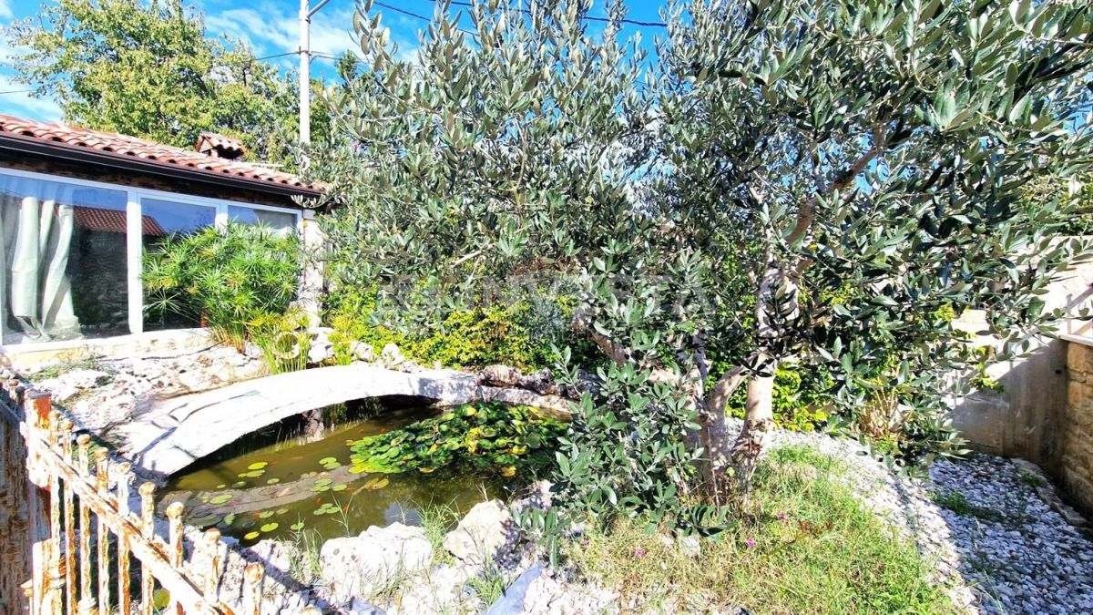 Momjan, Casa con piscina