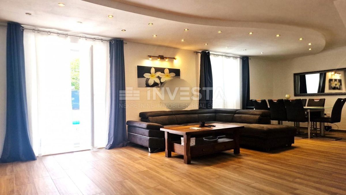 Momjan, Casa con piscina