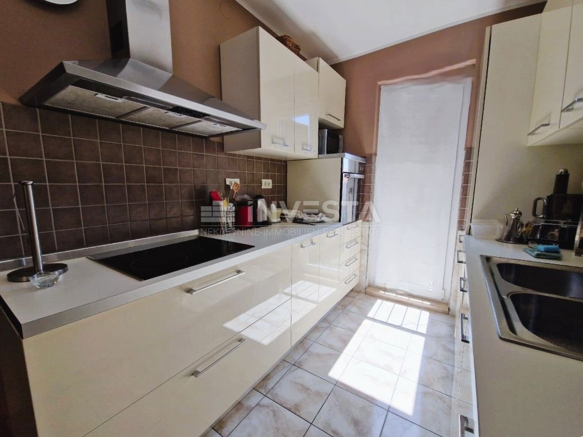 Centro di Fažana, appartamento con 3 camere da letto e 2 bagni, a 350 m dalla spiaggia