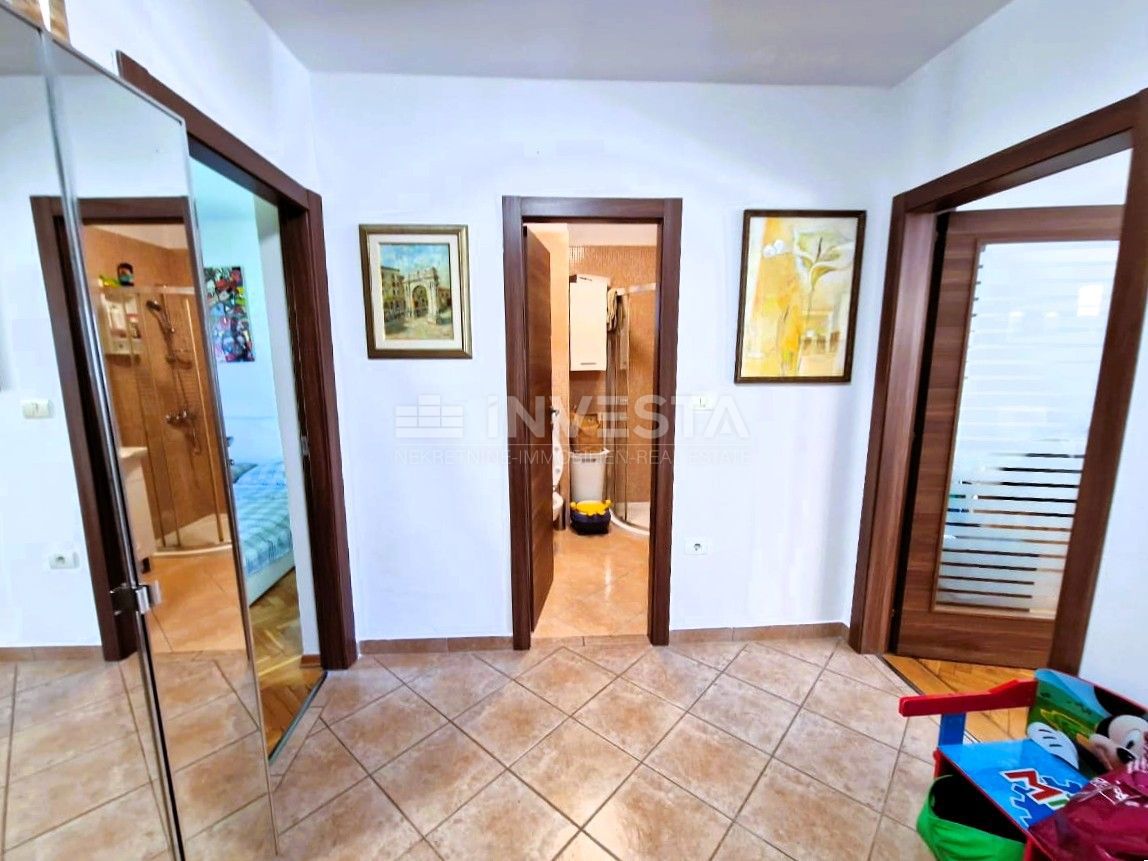 Centro di Fažana, appartamento con 3 camere da letto e 2 bagni, a 350 m dalla spiaggia