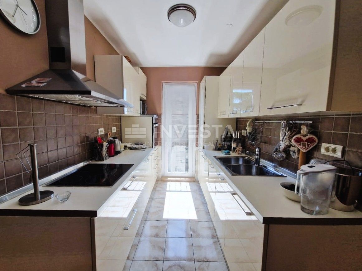 Centro di Fažana, appartamento con 3 camere da letto e 2 bagni, a 350 m dalla spiaggia