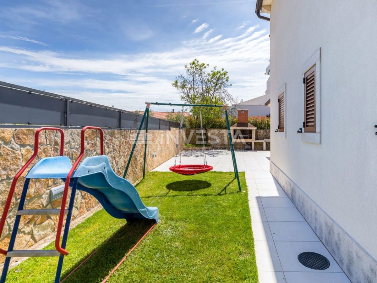 Dignano, villa moderna con piscina, 4 camere da letto