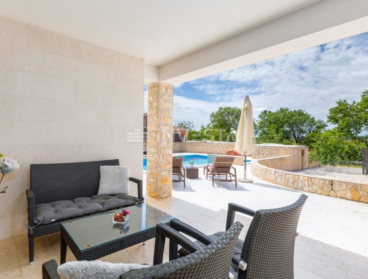 Dignano, villa moderna con piscina, 4 camere da letto