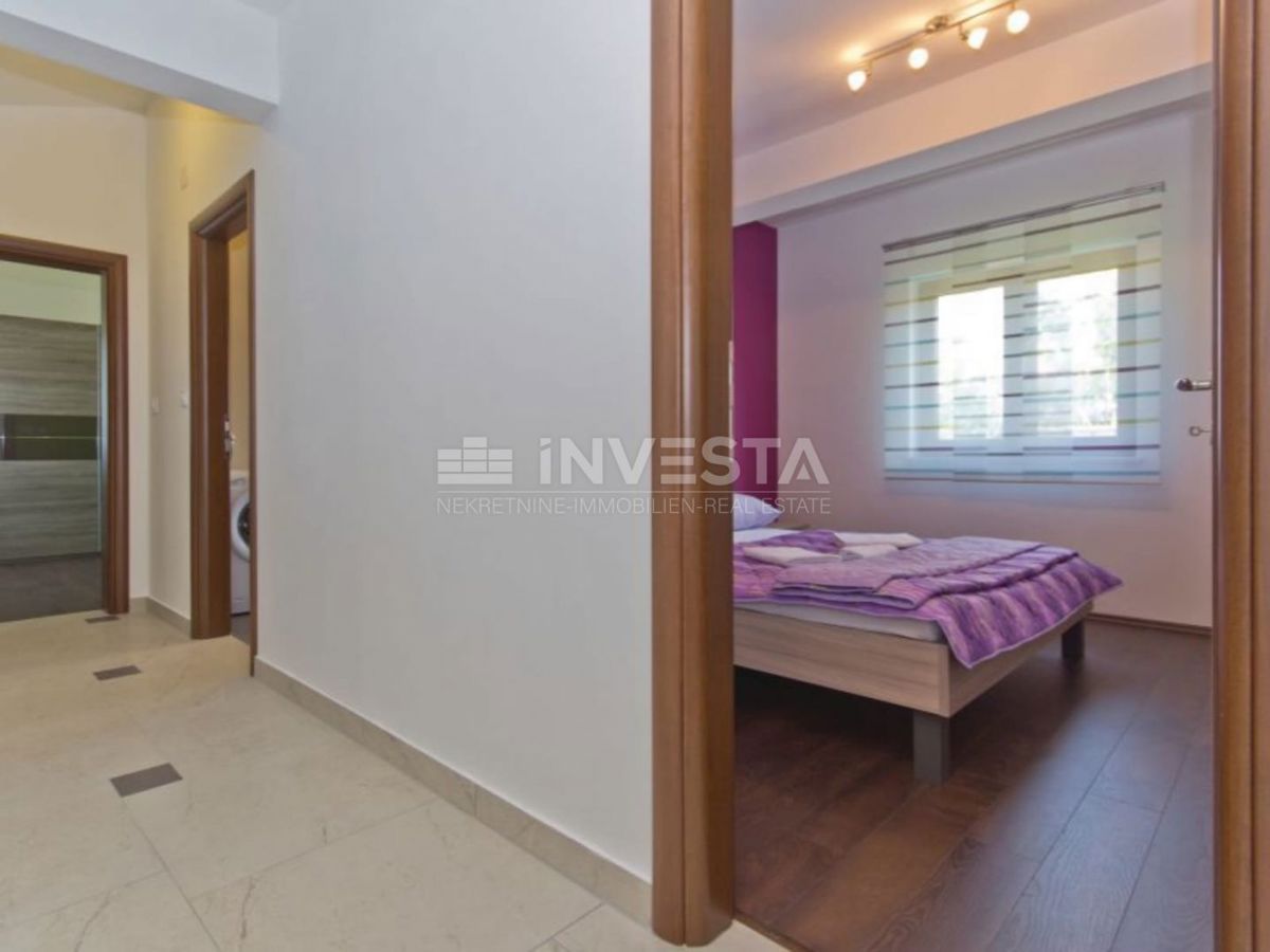 Dignano, villa moderna con piscina, 4 camere da letto