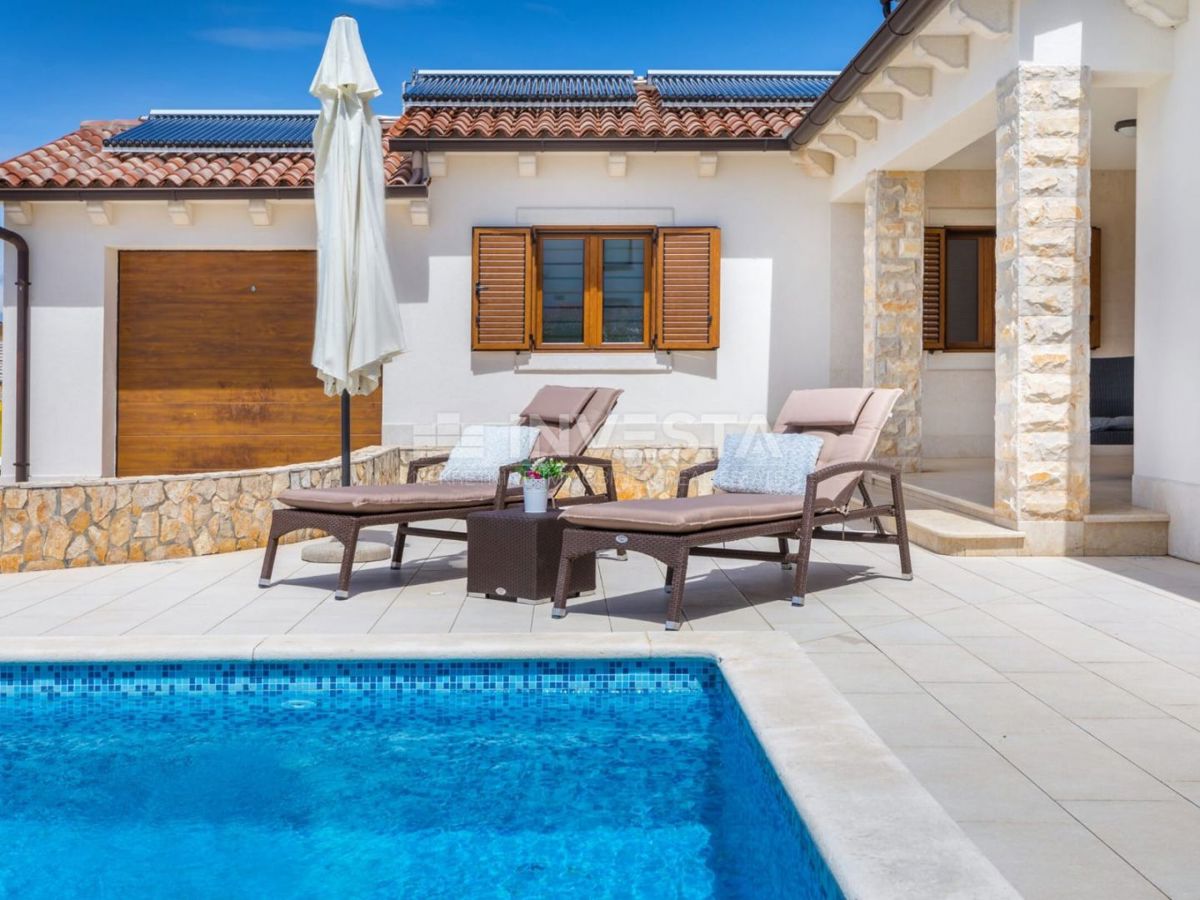 Dignano, villa moderna con piscina, 4 camere da letto