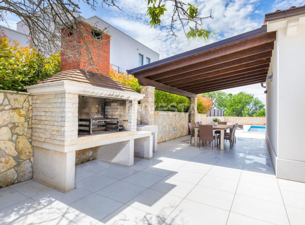 Dignano, villa moderna con piscina, 4 camere da letto