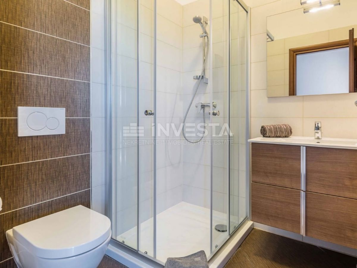 Dignano, villa moderna con piscina, 4 camere da letto