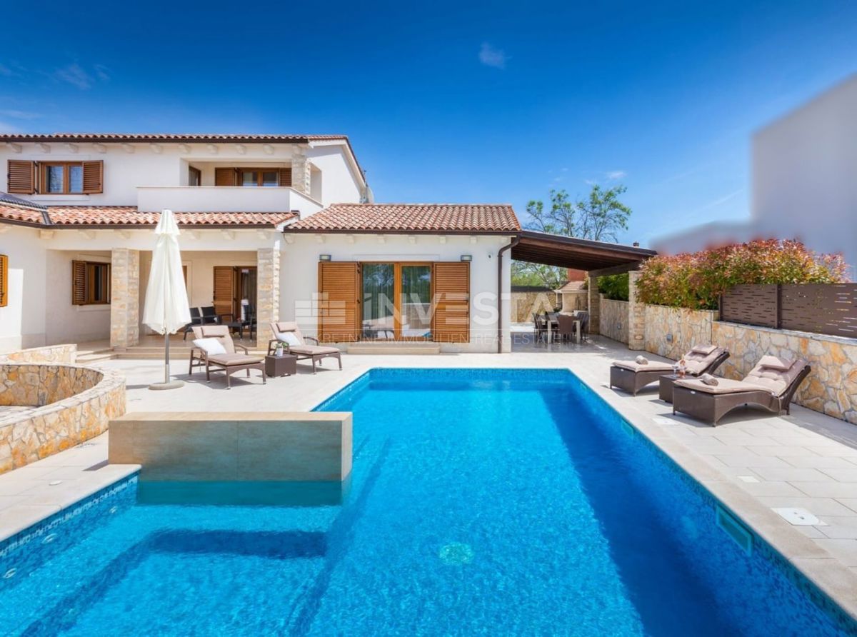 Dignano, villa moderna con piscina, 4 camere da letto