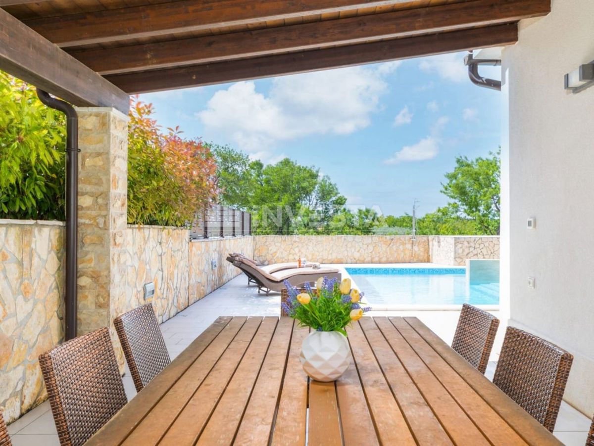 Dignano, villa moderna con piscina, 4 camere da letto