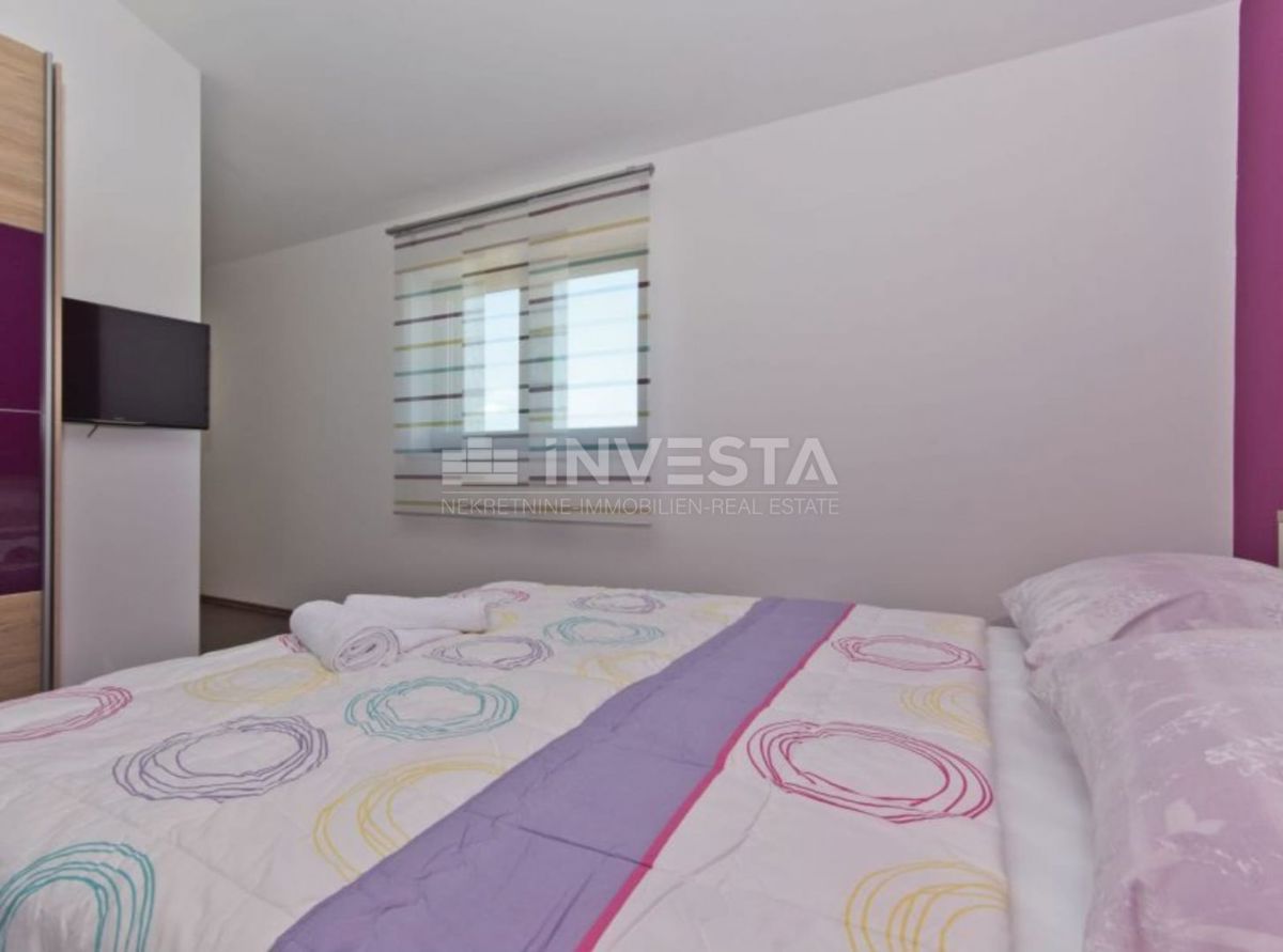 Dignano, villa moderna con piscina, 4 camere da letto