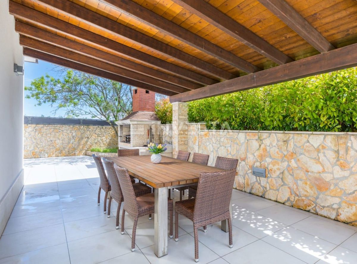 Dignano, villa moderna con piscina, 4 camere da letto