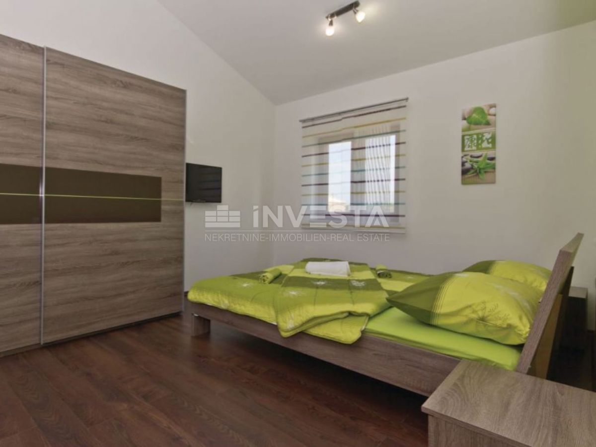 Dignano, villa moderna con piscina, 4 camere da letto