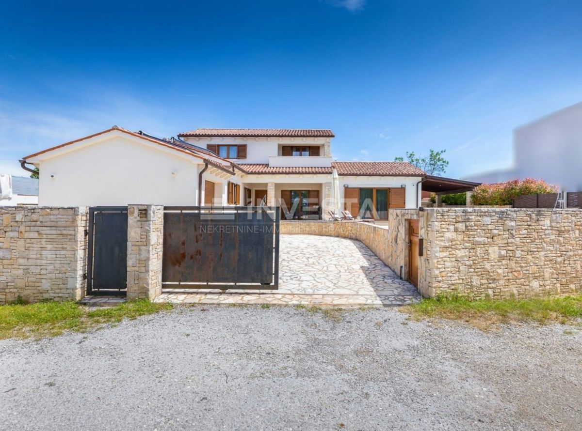 Dignano, villa moderna con piscina, 4 camere da letto