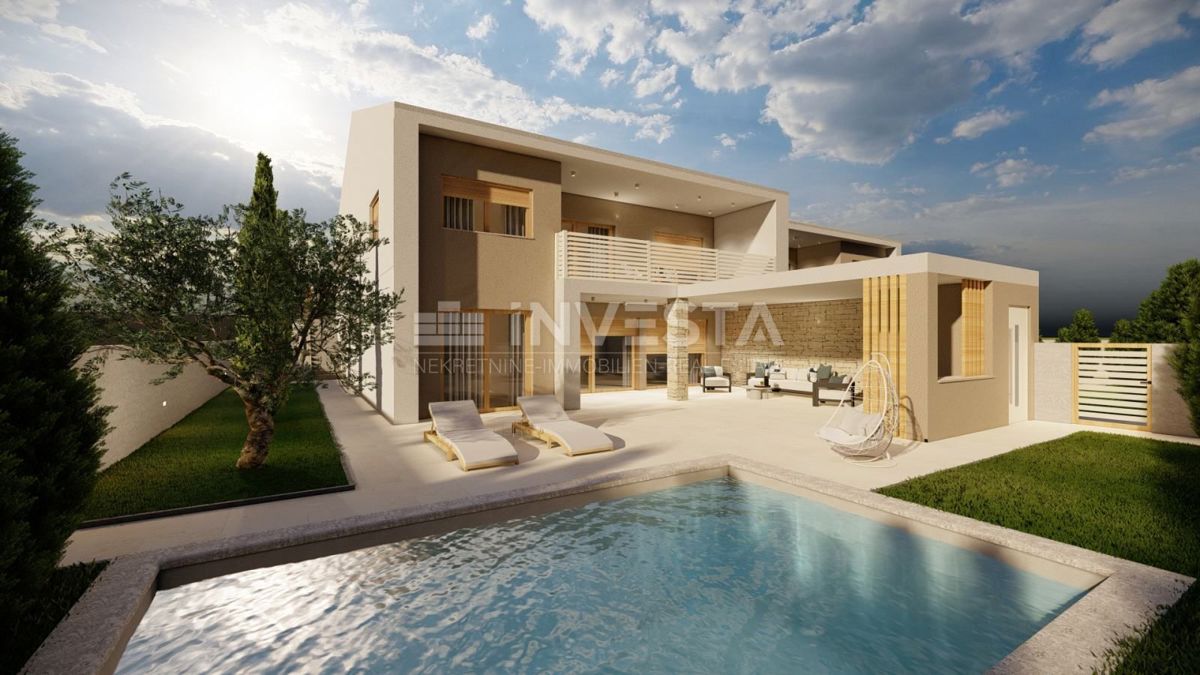 Casa con piscina e vista aperta sulla natura, ambiente tranquillo