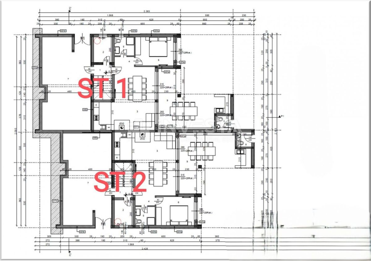 Casa con piscina e vista aperta sulla natura, ambiente tranquillo