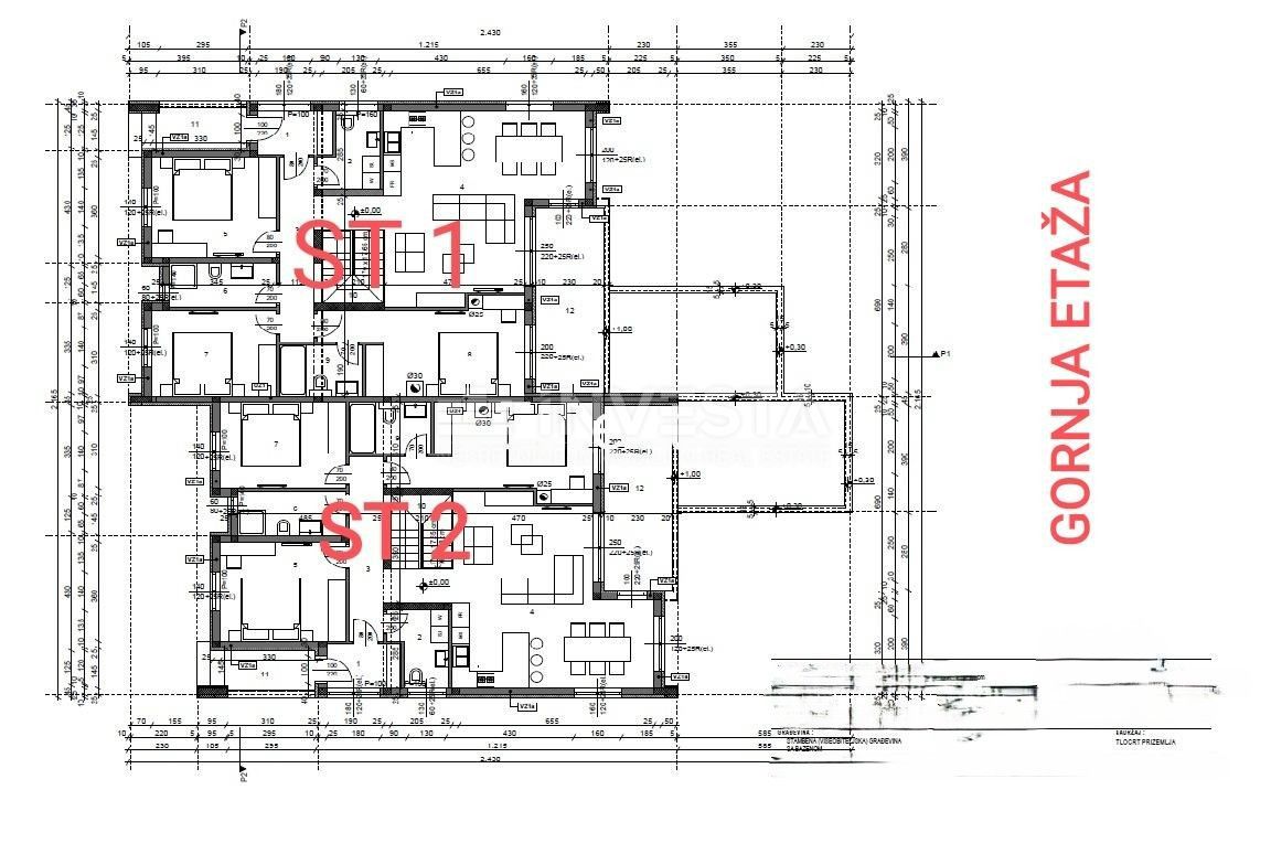 Casa con piscina e vista aperta sulla natura, ambiente tranquillo