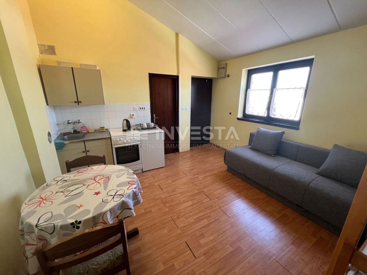 Barbariga, monolocale con terrazza