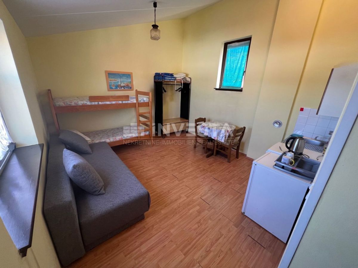 Barbariga, monolocale con terrazza