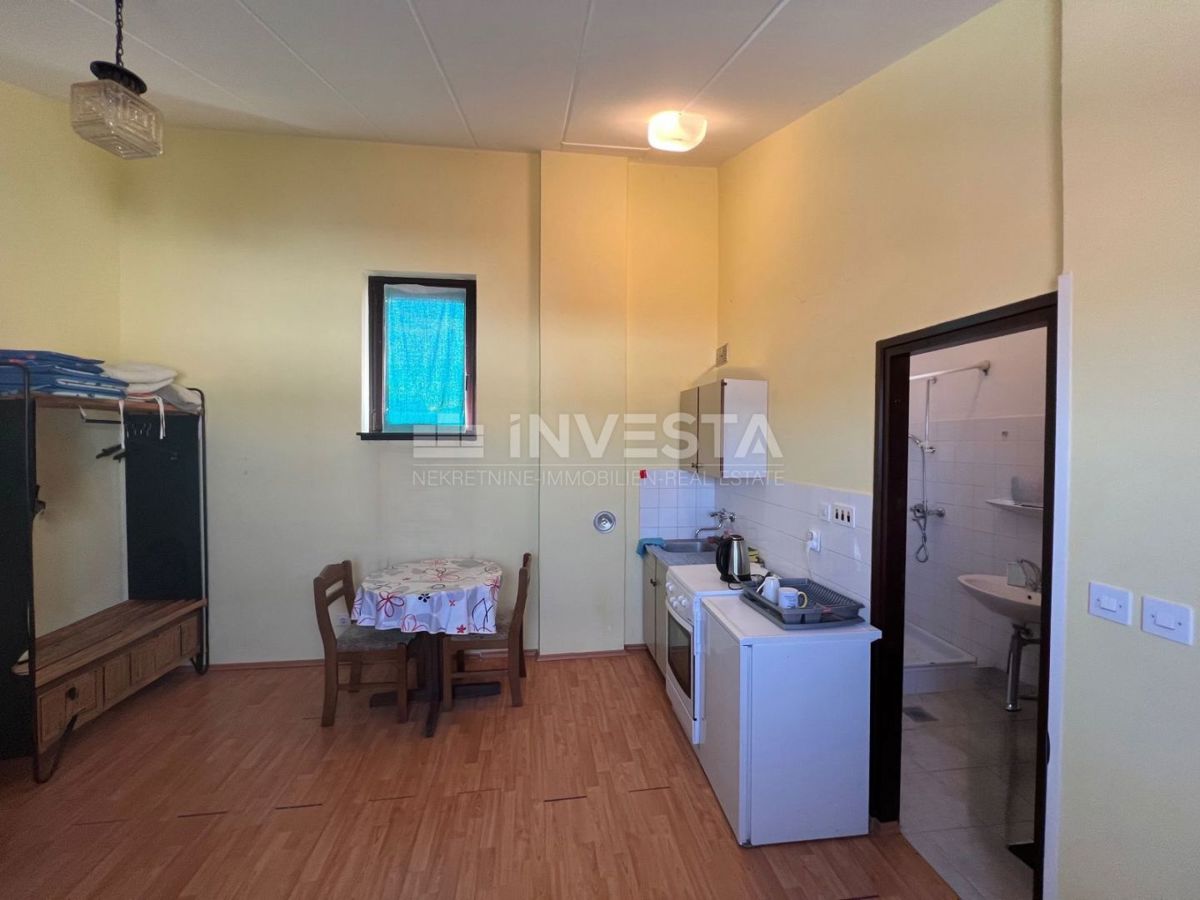 Barbariga, monolocale con terrazza