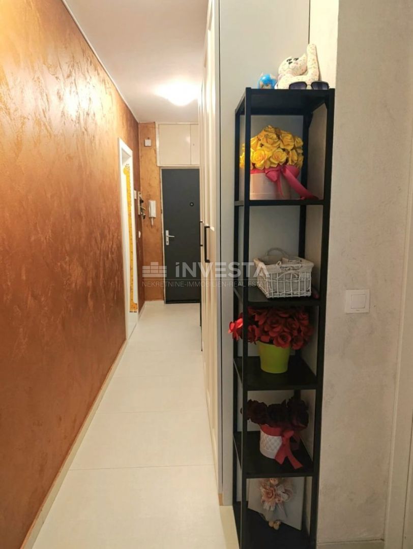 Pola, Vidikovac, appartamento ristrutturato al 3° piano con ascensore, 2 camere da letto e balcone