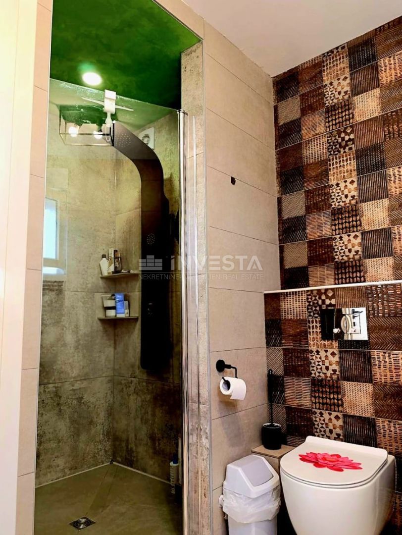 Pola, Vidikovac, appartamento ristrutturato al 3° piano con ascensore, 2 camere da letto e balcone