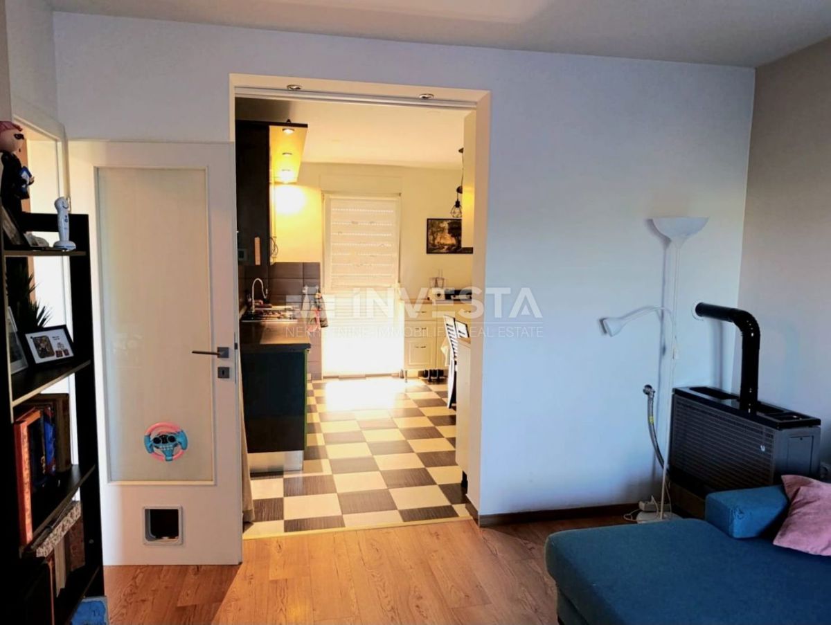 Pola, Vidikovac, appartamento ristrutturato al 3° piano con ascensore, 2 camere da letto e balcone