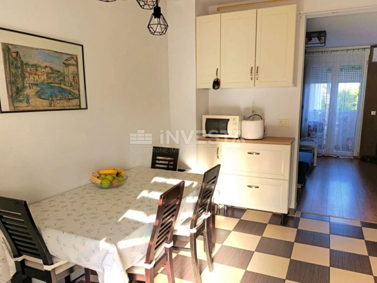 Pola, Vidikovac, appartamento ristrutturato al 3° piano con ascensore, 2 camere da letto e balcone