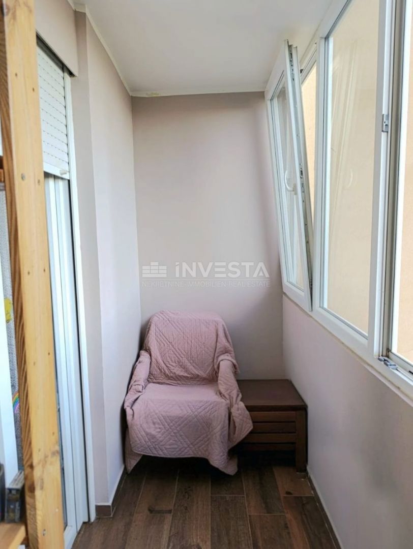 Pola, Vidikovac, appartamento ristrutturato al 3° piano con ascensore, 2 camere da letto e balcone