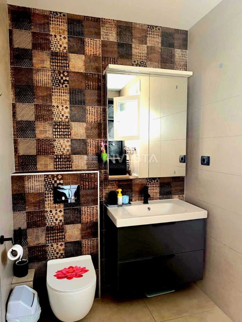 Pola, Vidikovac, appartamento ristrutturato al 3° piano con ascensore, 2 camere da letto e balcone