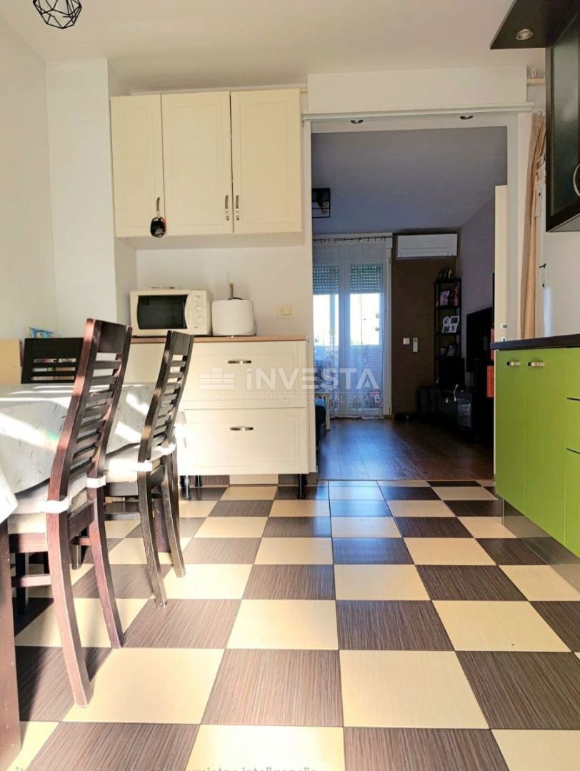 Pola, Vidikovac, appartamento ristrutturato al 3° piano con ascensore, 2 camere da letto e balcone