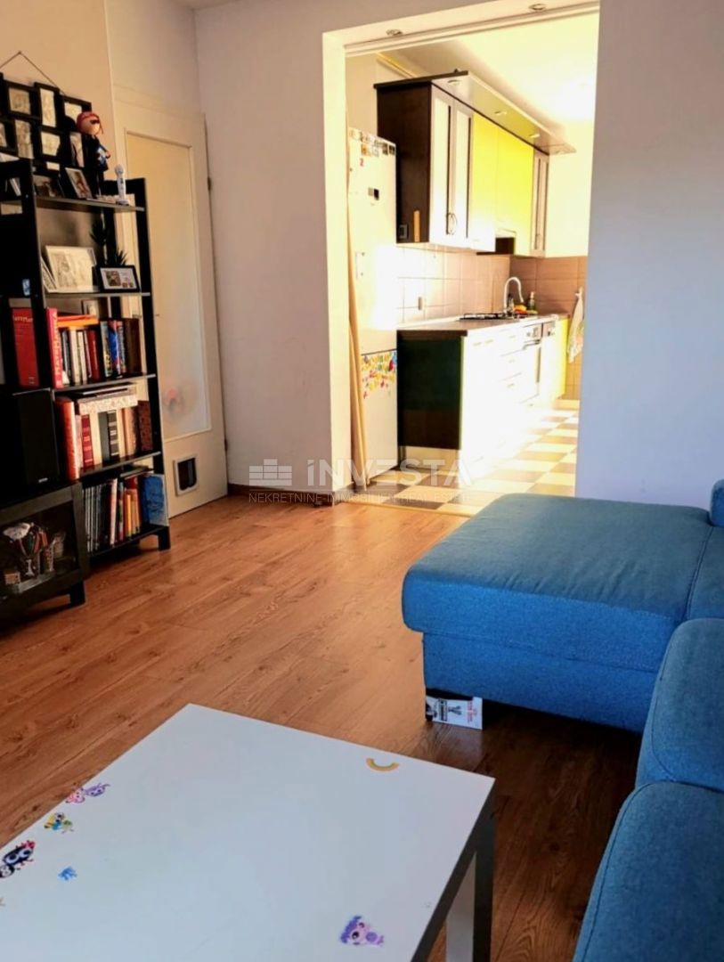 Pola, Vidikovac, appartamento ristrutturato al 3° piano con ascensore, 2 camere da letto e balcone