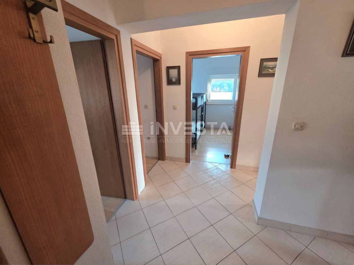 Pola appartamento familiare in ottima posizione con tre camere da letto terrazza e parcheggio