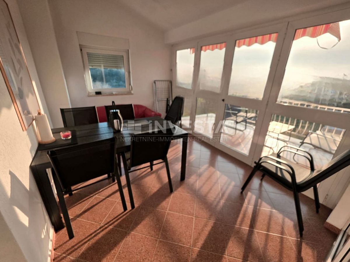 Pola appartamento familiare in ottima posizione con tre camere da letto terrazza e parcheggio