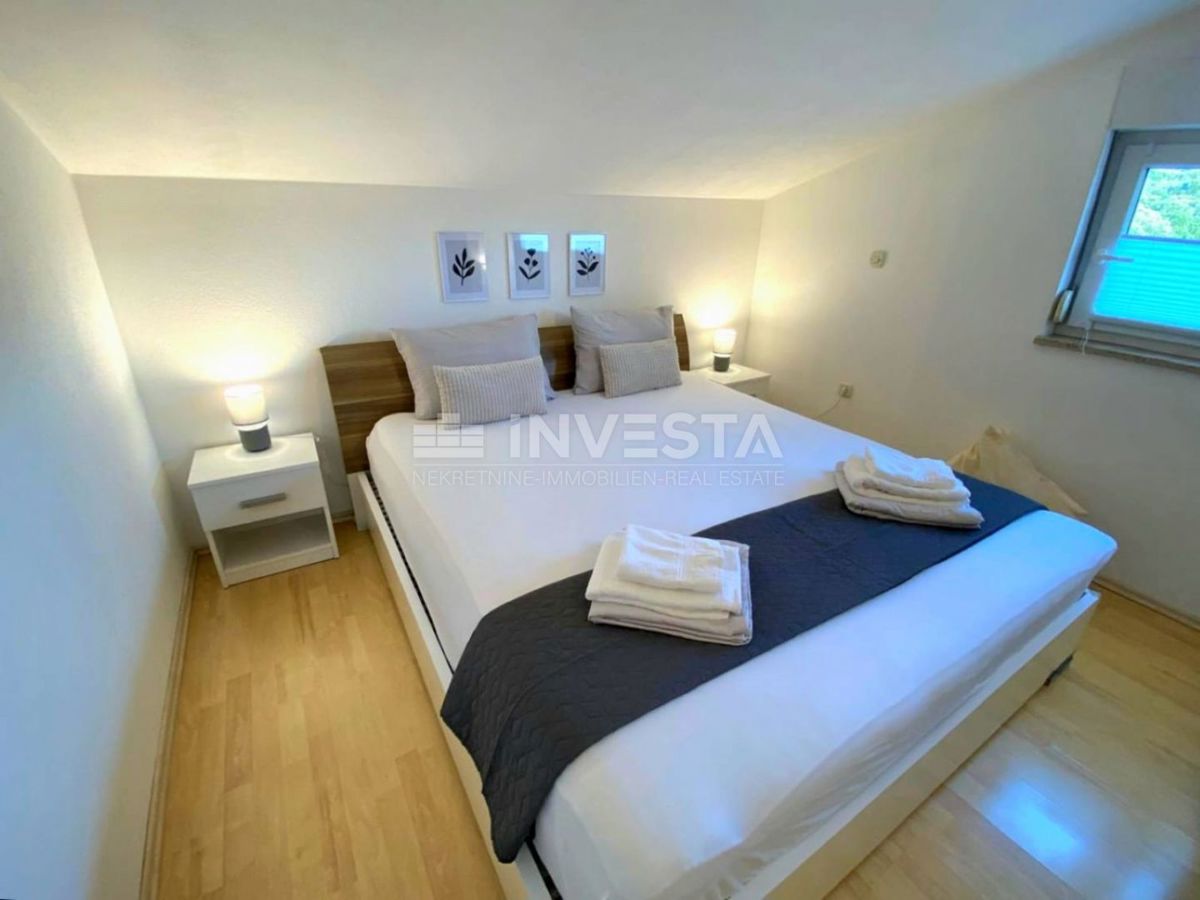 Pola appartamento familiare in ottima posizione con tre camere da letto terrazza e parcheggio