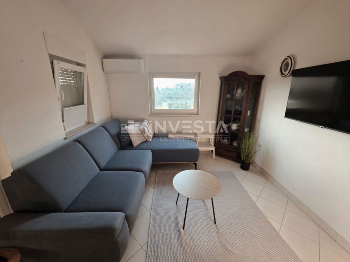 Pola appartamento familiare in ottima posizione con tre camere da letto terrazza e parcheggio