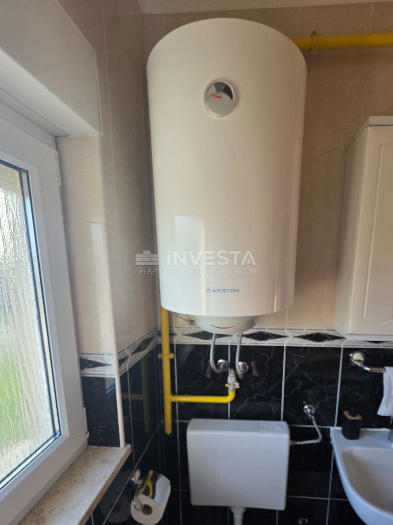 Pola appartamento familiare in ottima posizione con tre camere da letto terrazza e parcheggio