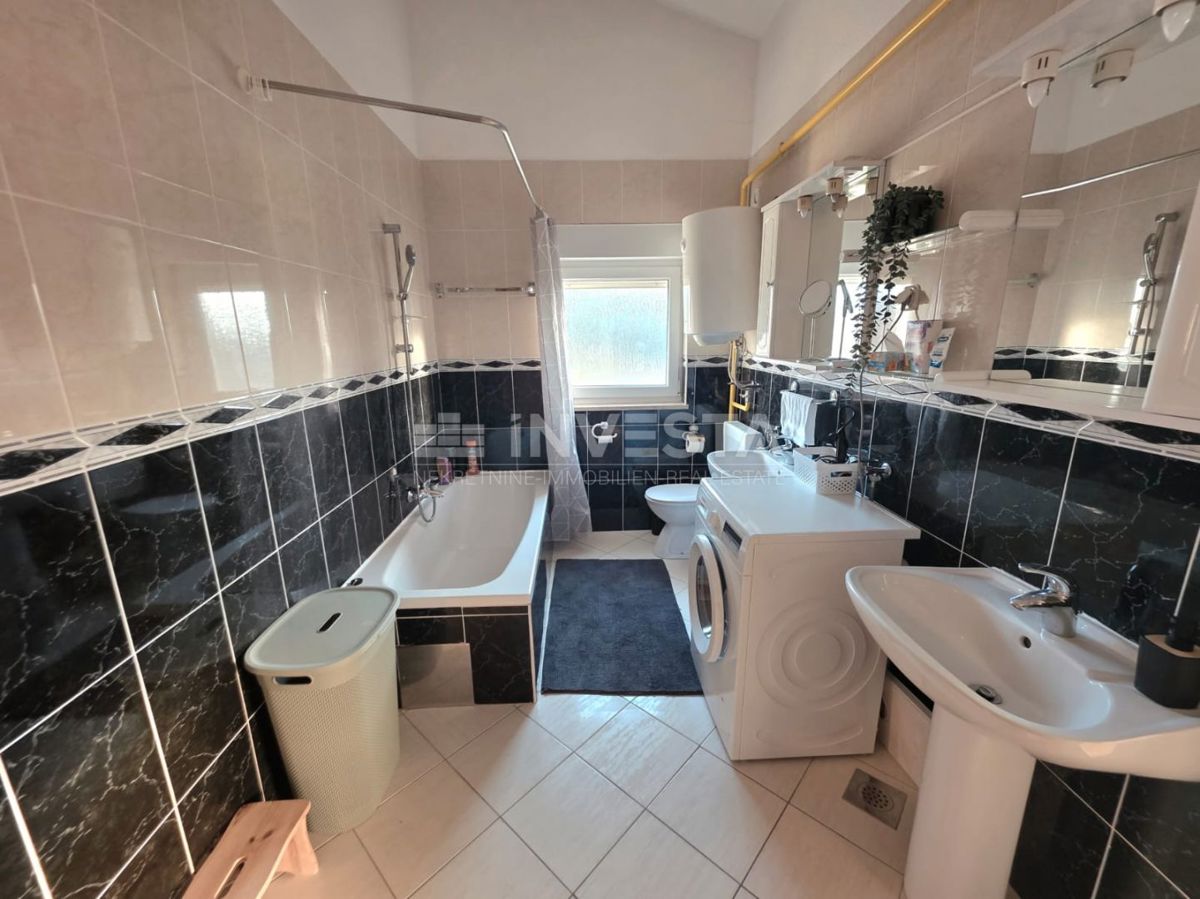 Pola appartamento familiare in ottima posizione con tre camere da letto terrazza e parcheggio