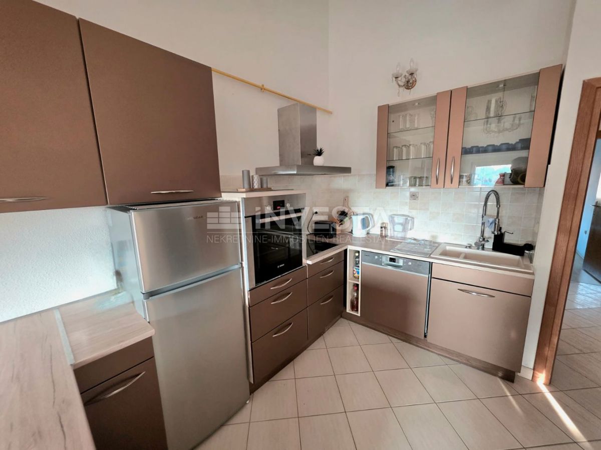 Pola appartamento familiare in ottima posizione con tre camere da letto terrazza e parcheggio