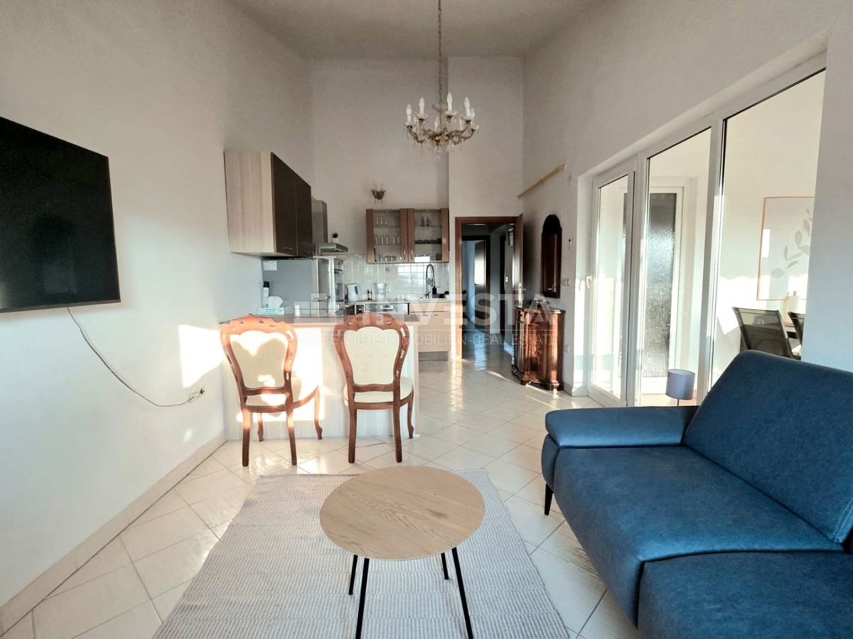 Pola appartamento familiare in ottima posizione con tre camere da letto terrazza e parcheggio