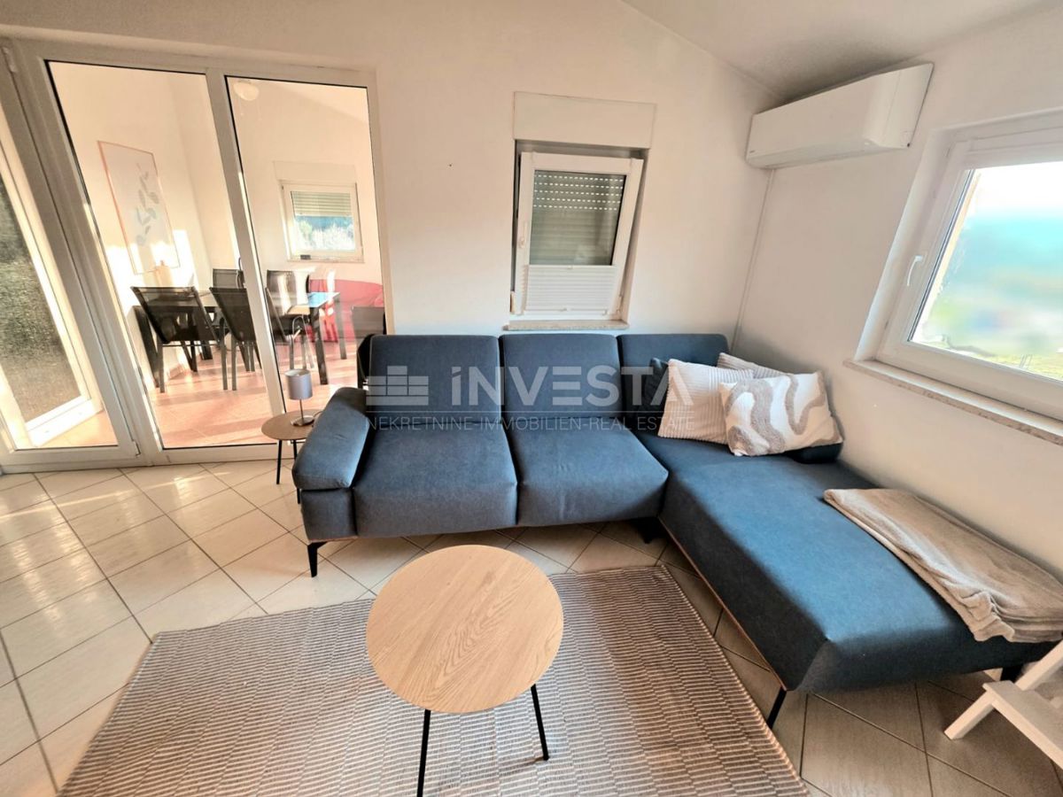 Pola appartamento familiare in ottima posizione con tre camere da letto terrazza e parcheggio